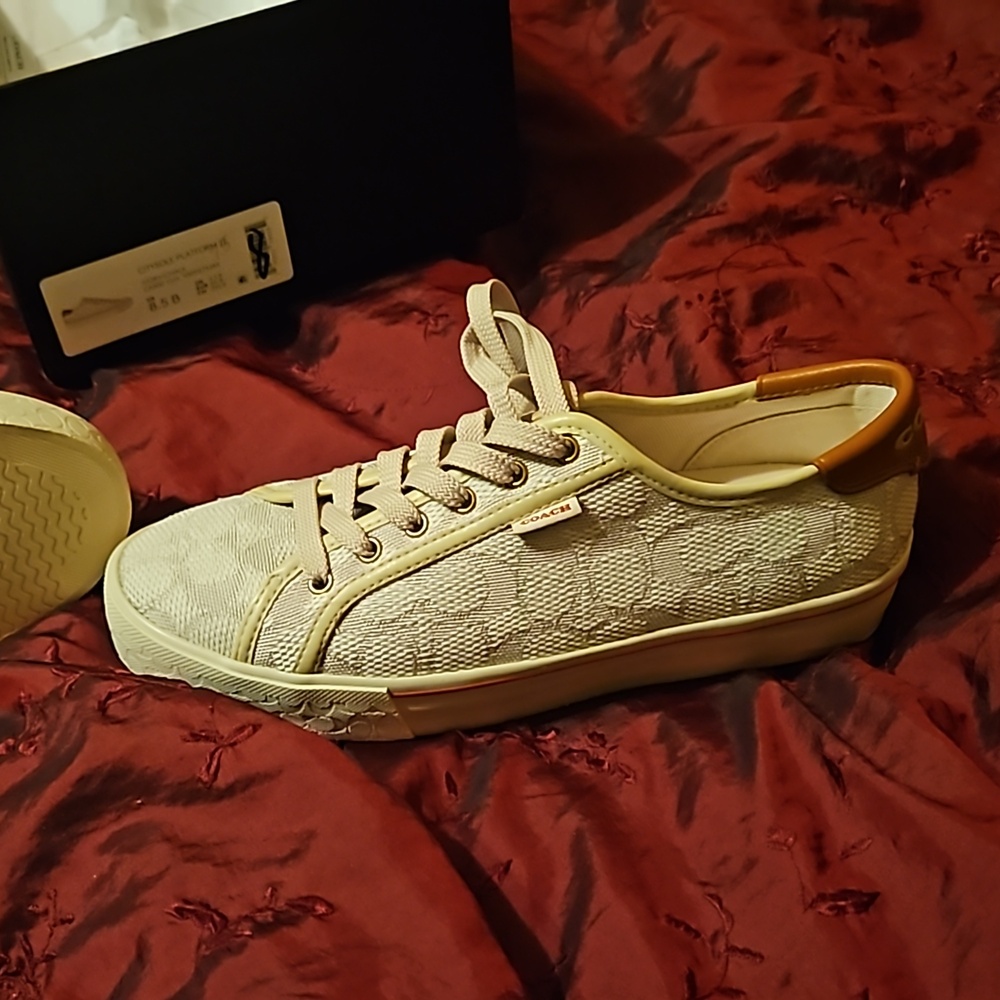 Coach shoes  size 8 1/2B IVORY/CHALK